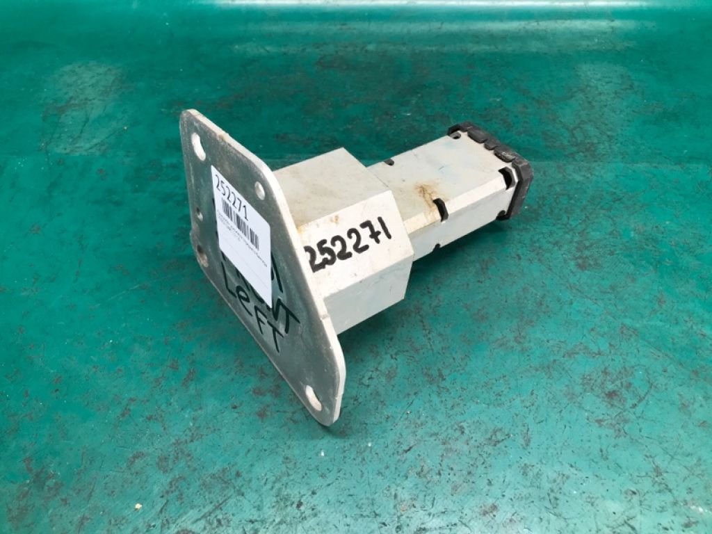 68187811AB | Кронштейн усилителя переднего бампера лев. DODGE DART 12-16