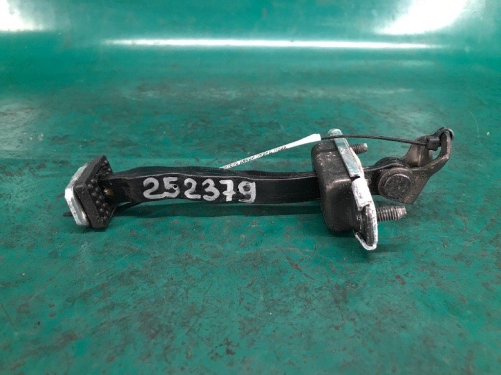79390-B2000 | Ограничитель двери передн. прав. KIA SOUL PS 13-19