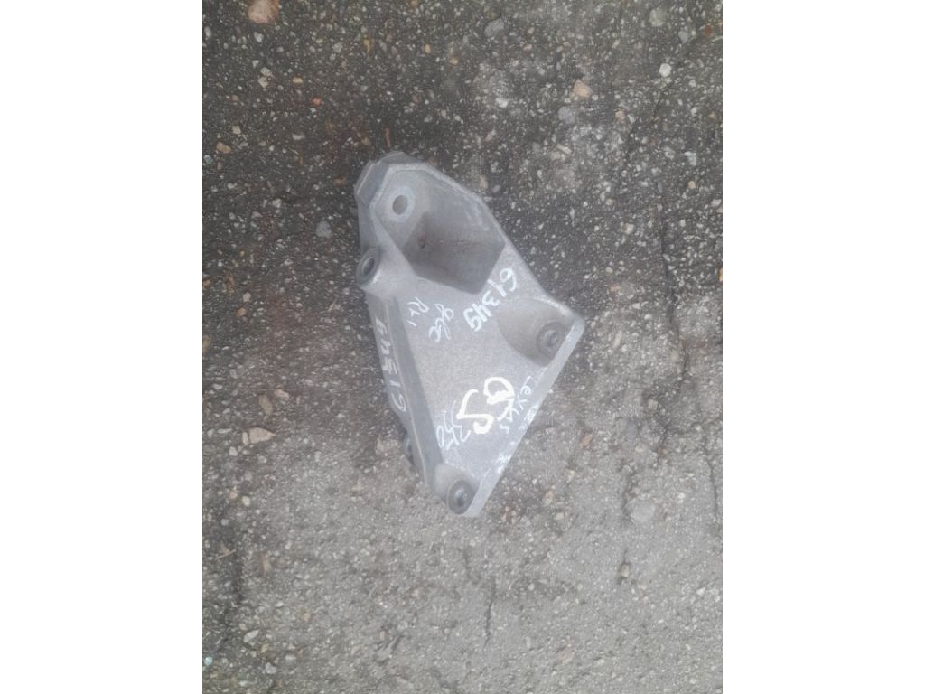 Кронштейн двигуна LEXUS GS350 GS300 05-11