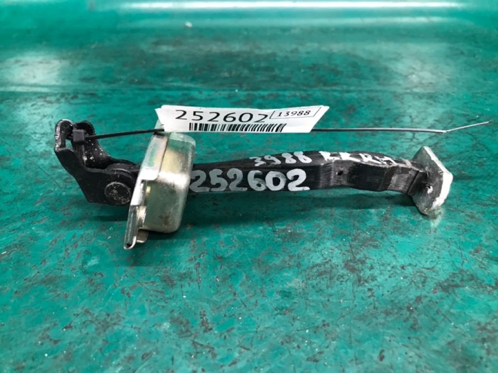 82430-3RA0A | Ограничитель двери задн. прав. NISSAN SENTRA B17 12-21