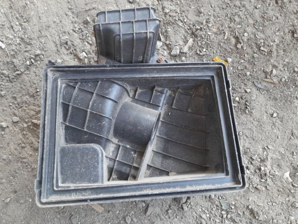 Крышка корпуса воздушного фильтра MAZDA 3 BK 03-08 - Фото 2