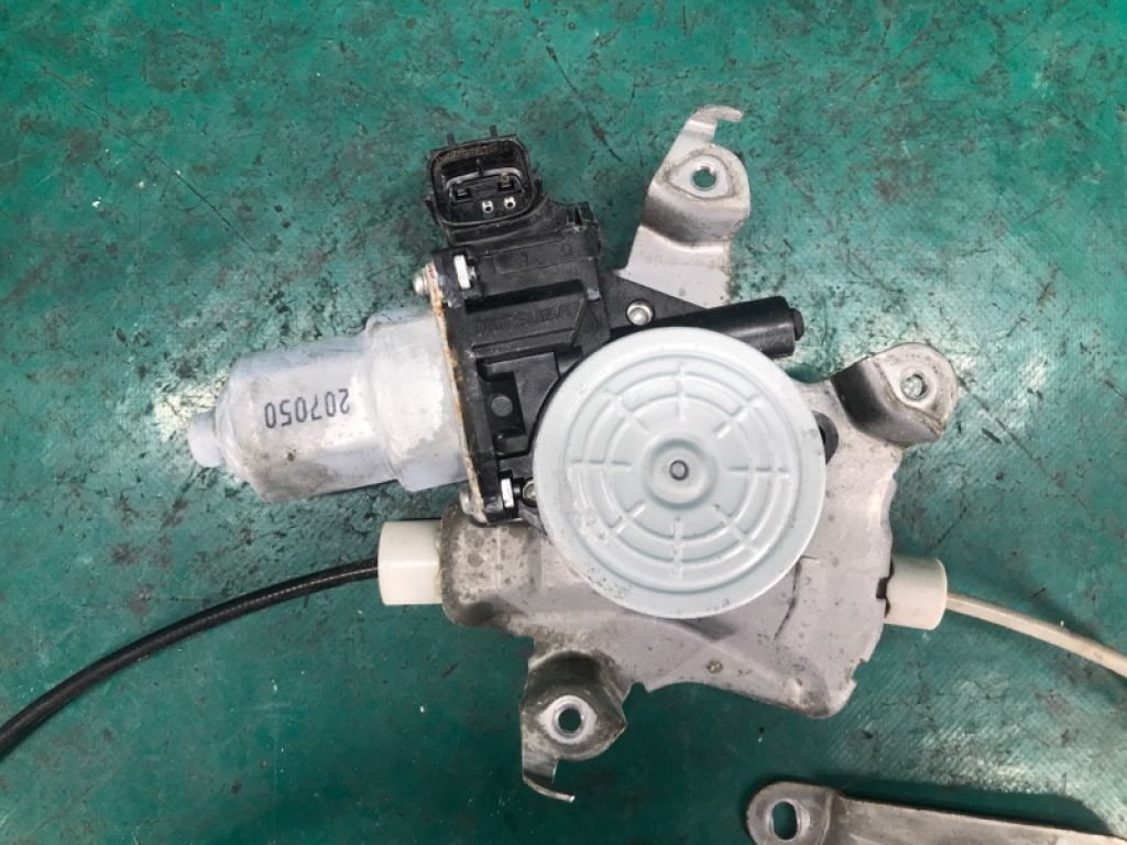 82721-JM00A | Склопідйомник задн. лів. NISSAN ROGUE 08-15 - Фото 4