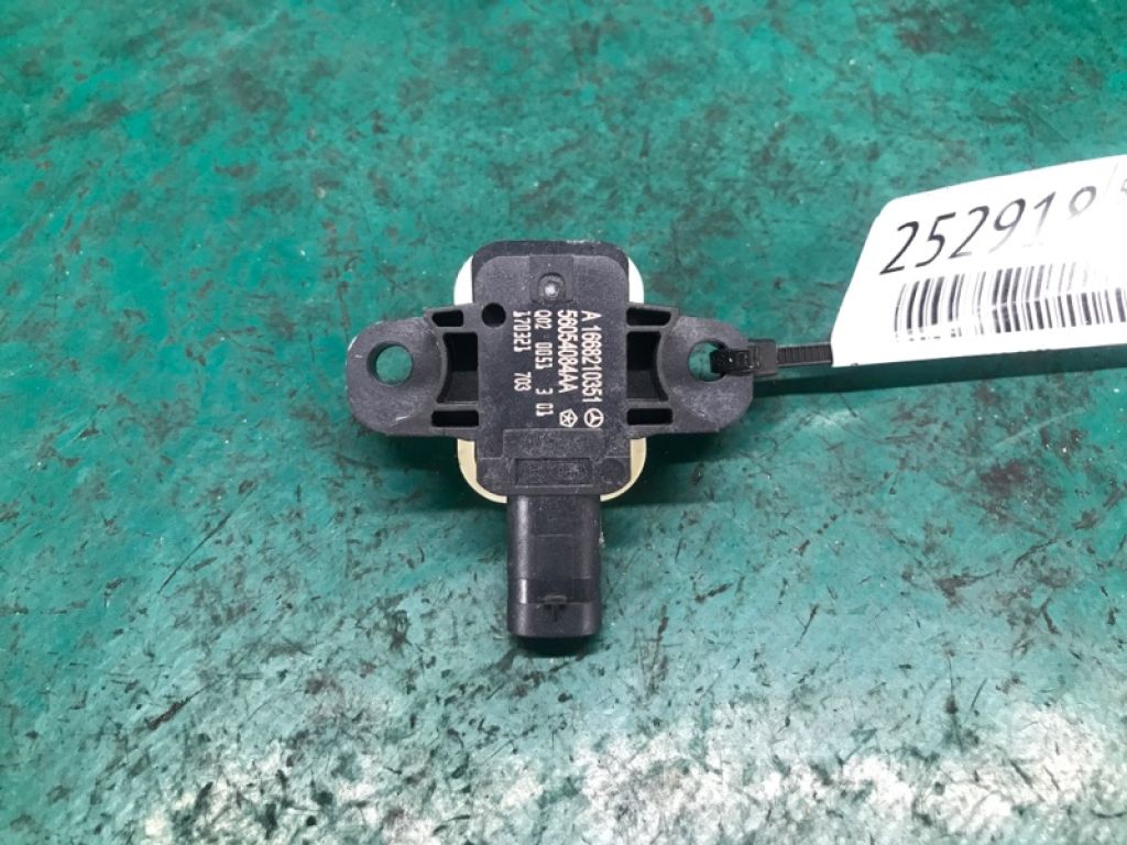 K8836-5DA0A | Датчик удара передн. прав. INFINITI QX30 16-20