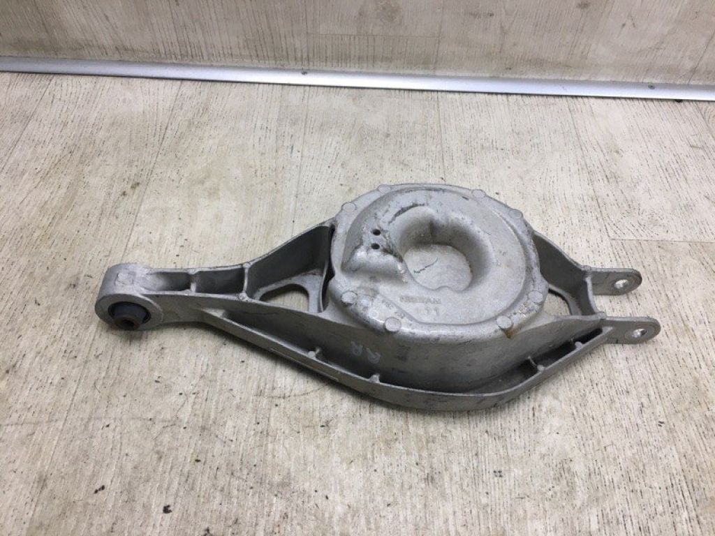 551B0-JK010 | Важіль задньої підвіски нижній поперечний прав. INFINITI G25/G35/G37/Q40 06-14