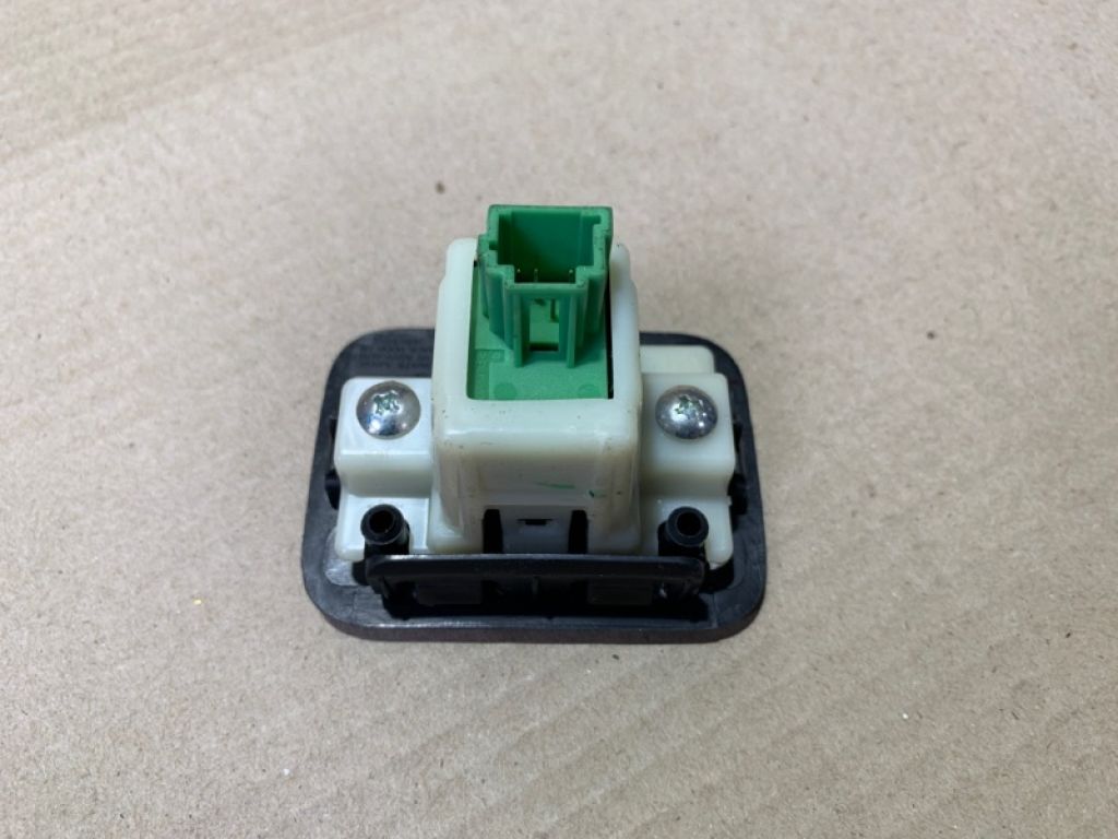 25261-3KA0A | Кнопка закрывания крышки багажника NISSAN PATHFINDER R52 12-21 - Фото 3