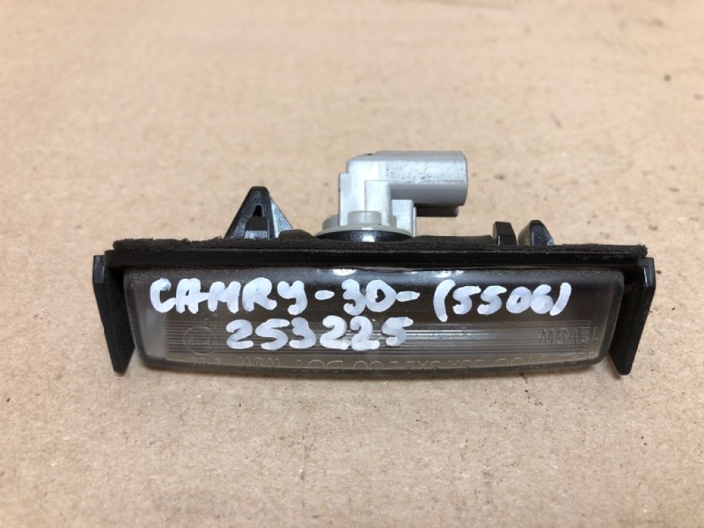 81270-AA020 | Подсветка номера TOYOTA CAMRY 30 02-06