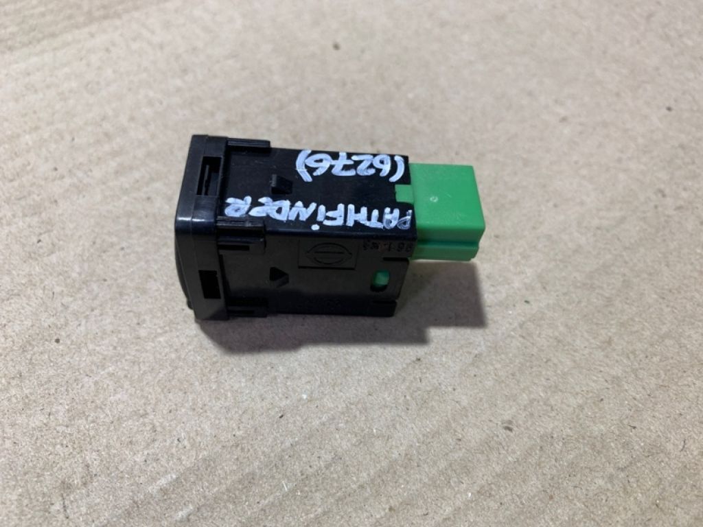 25261-3KA0A | Кнопка закрывания крышки багажника NISSAN PATHFINDER R52 12-21 - Фото 2
