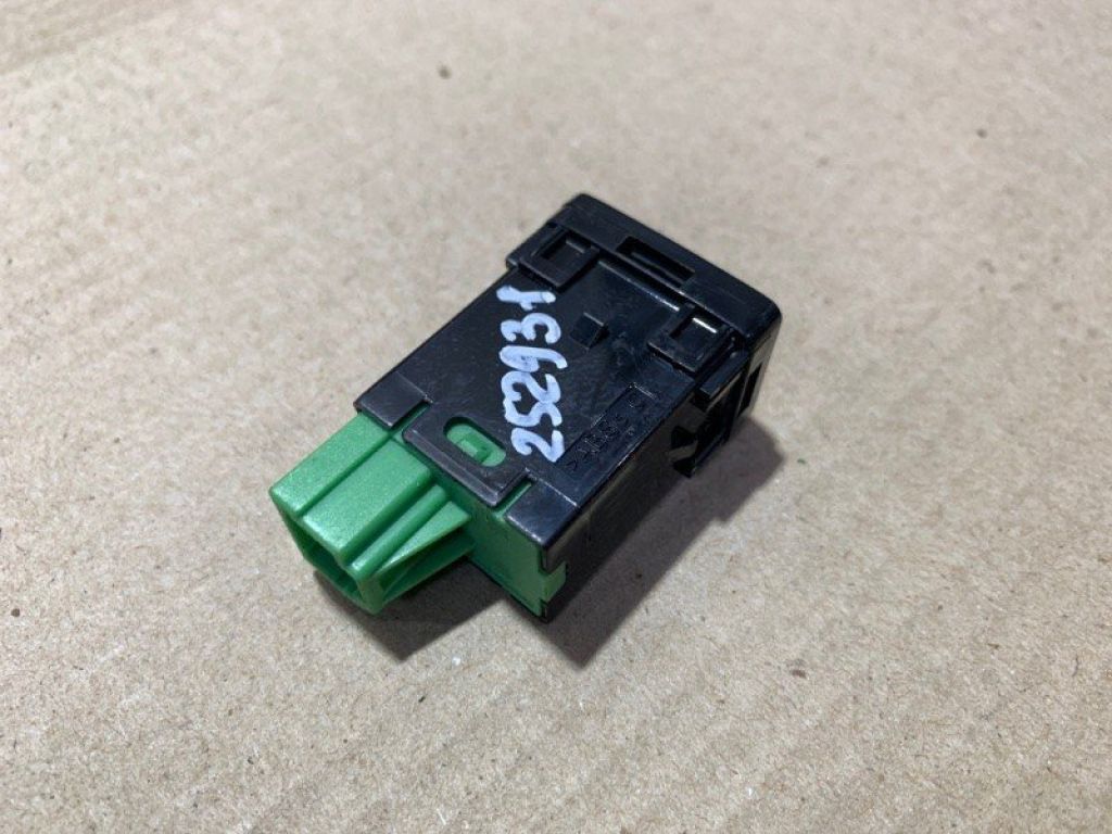 25261-3KA0A | Кнопка закрывания крышки багажника NISSAN PATHFINDER R52 12-21 - Фото 3