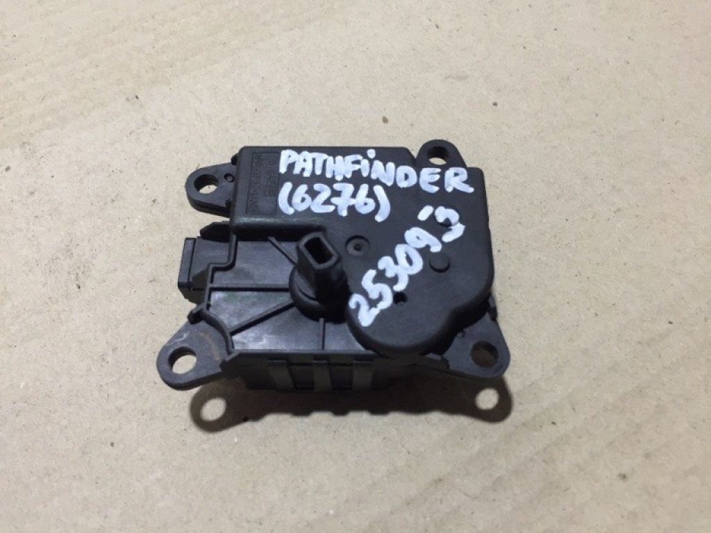 27741-3KA0A | Моторчик заслонки печки задн. NISSAN PATHFINDER R52 12-21