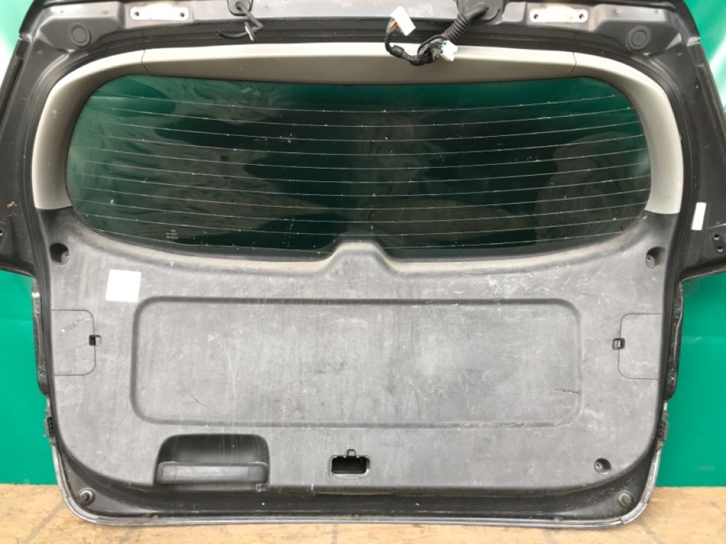 81750-1U000VA | Обшивка крышки багажника KIA SORENTO XM 09-14