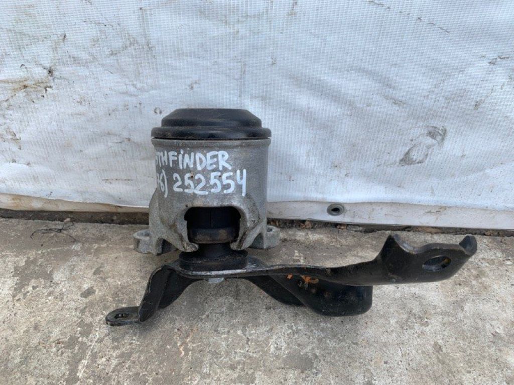 11210-3KA0A | Подушка двигуна прав. NISSAN PATHFINDER R52 12-21