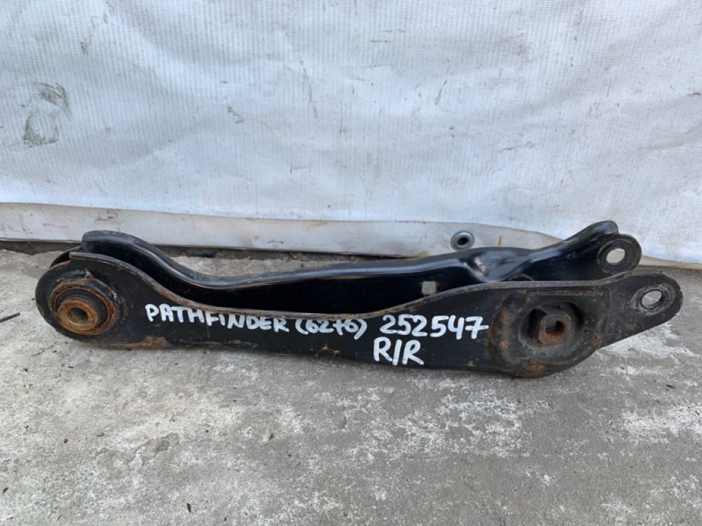 551A0-3JA0A | Рычаг задней подвески поперечный нижний прав. NISSAN PATHFINDER R52 12-21