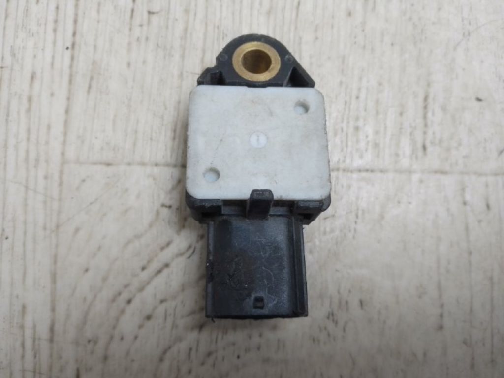 89831-02060 | Датчик удара TOYOTA AURIS 06-12