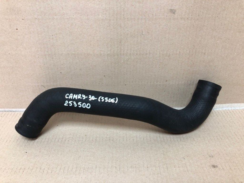 16572-0H020 | Патрубок системы охлаждения TOYOTA CAMRY 30 02-06
