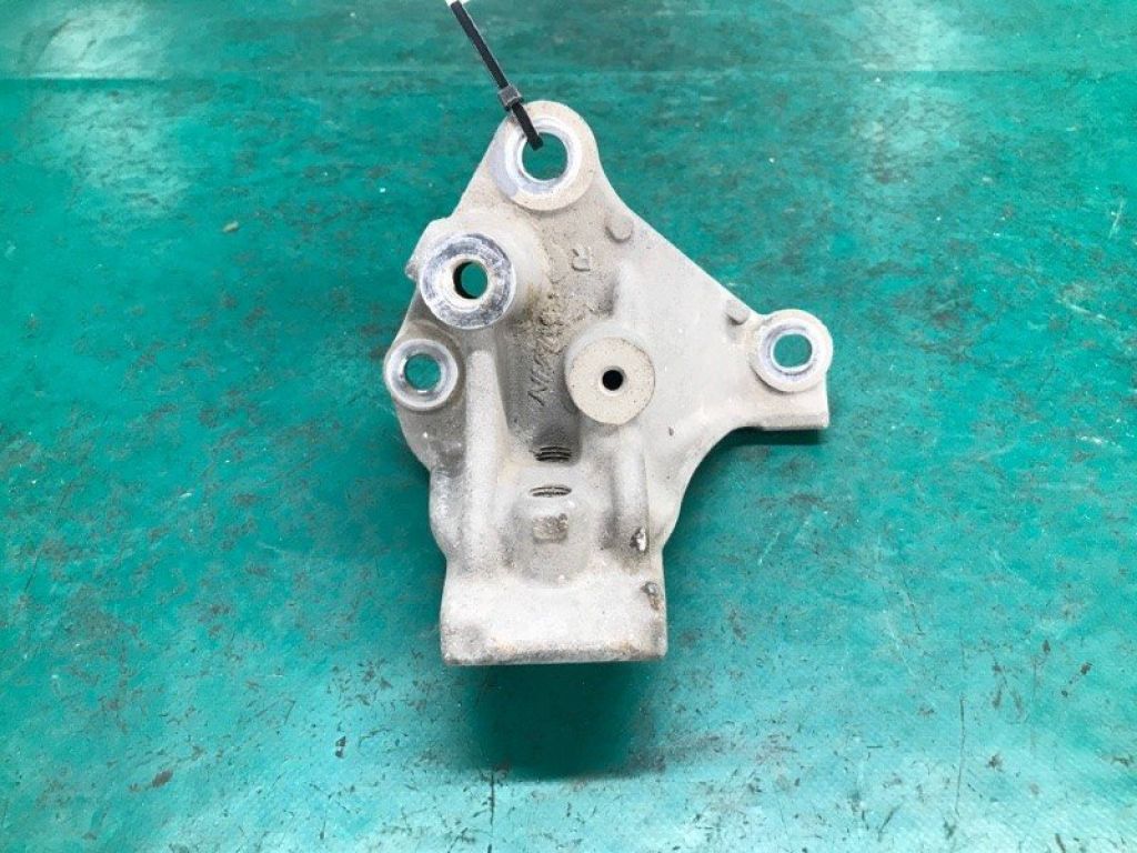 50290-T2F-A01 | Кріплення балки підвіски передн. прав. ACURA TLX 14-17