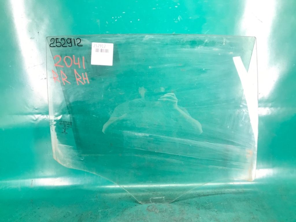 82312-5DA0A | Скло дверей задн. прав. INFINITI QX30 16-20