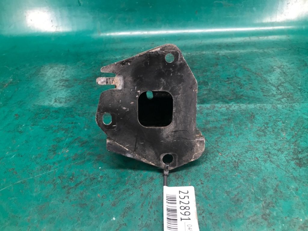85211-JM00A | Кронштейн усилителя заднего бампера лев. NISSAN ROGUE 08-15