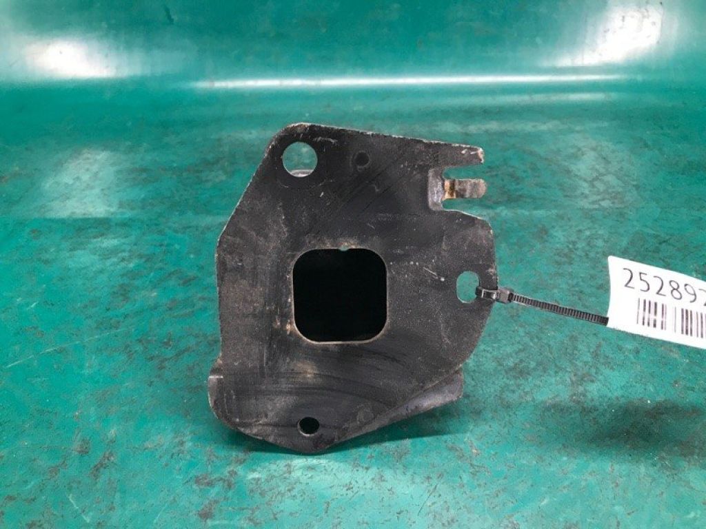 85210-JM00A | Кронштейн усилителя заднего бампера прав. NISSAN ROGUE 08-15