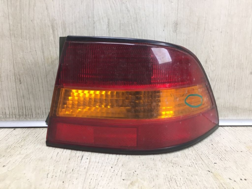 81550-33160 | Ліхтар зовнішній прав. LEXUS ES300 96-01