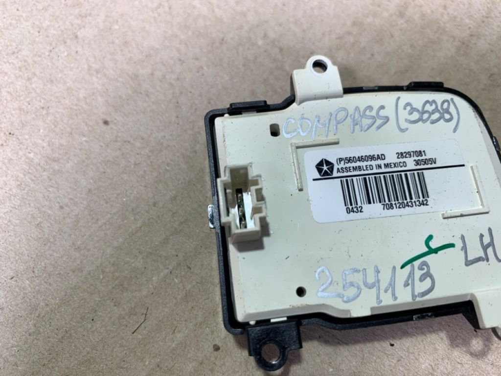 56046096AD | Кнопки на руль лев. JEEP COMPASS 06-16 - Фото 4