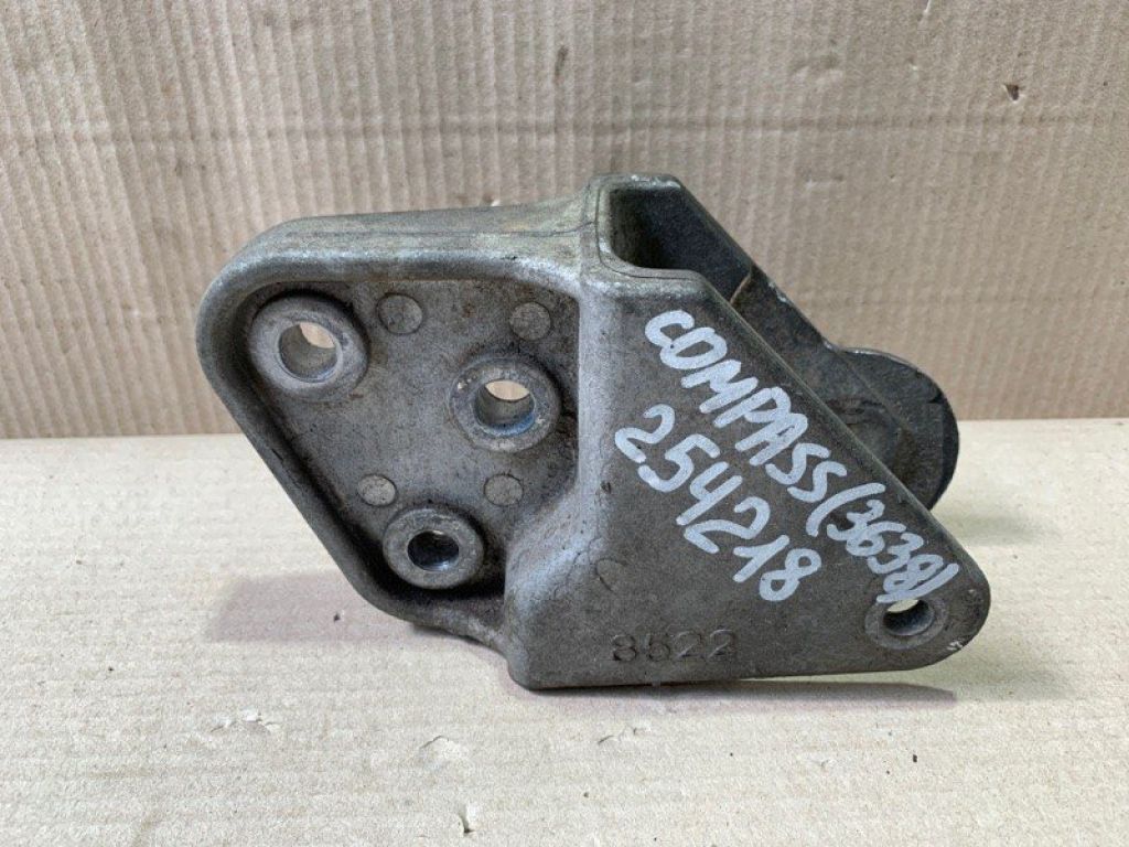 5105416AE | Кронштейн КПП JEEP COMPASS 06-16