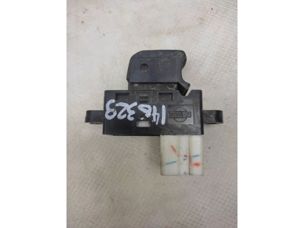 83071FG100 | Кнопка стеклоподъемника задн. прав. SUBARU LEGACY 09-15 BM