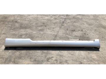 Накладка порогу зовнішня прав. TOYOTA SOLARA 03-09