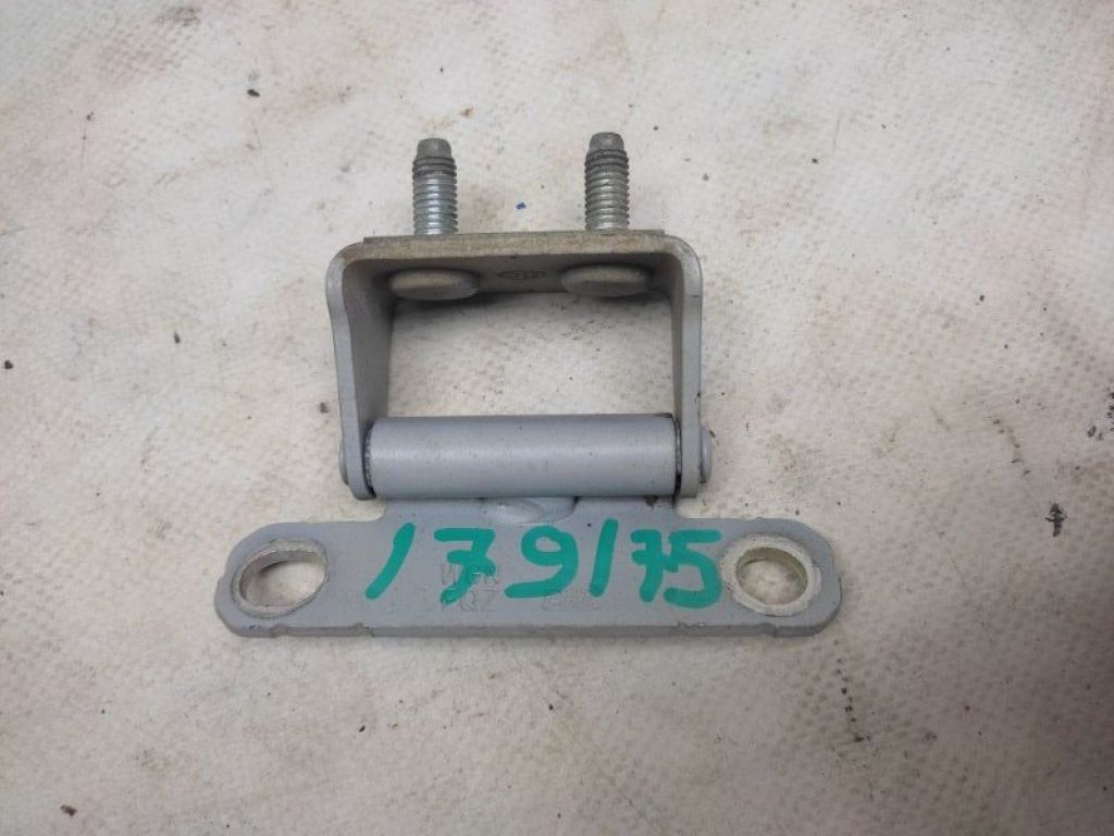 79710-2W000 | Петля крышки багажника задн. прав. KIA SORENTO UM 14-
