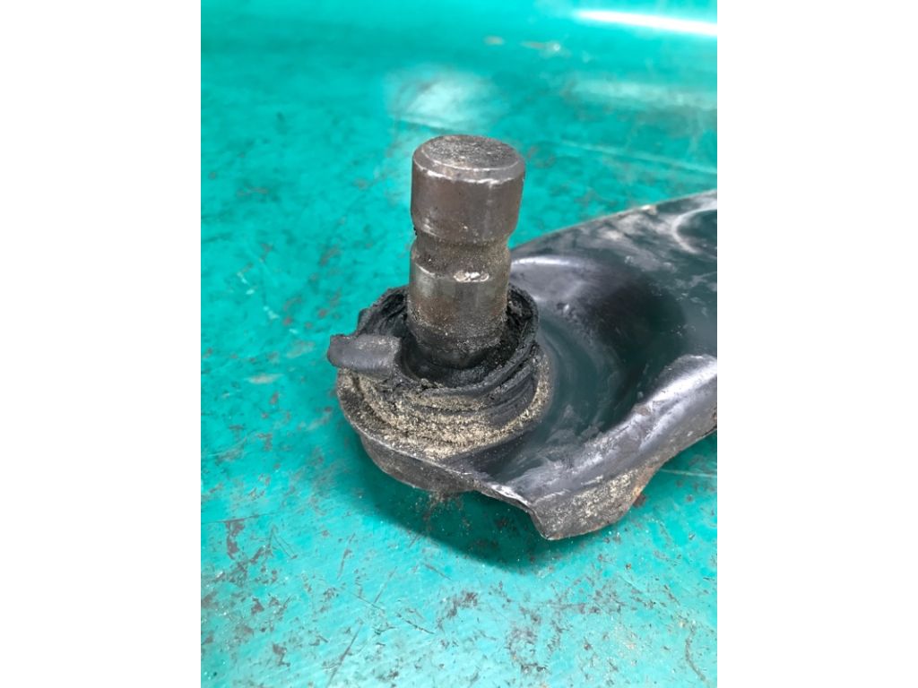 EH44-34-350 | Рычаг передней подвески нижний лев. MAZDA CX-7 06-12 - Фото 4