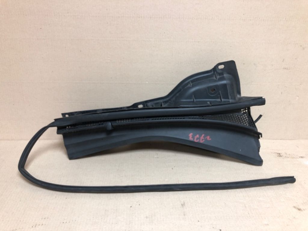 EG21-50-7R0J | Пластик под лобовое стекло / Жабо прав. MAZDA CX-7 06-12