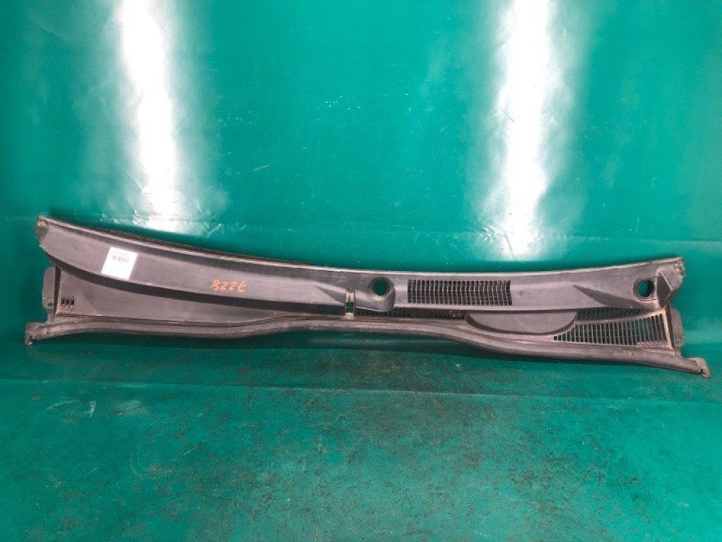 55708-60051 | Пластик под лобовое стекло / Жабо LEXUS GX470 02-09