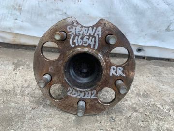 Маточина колеса задн. TOYOTA SIENNA 11-16
