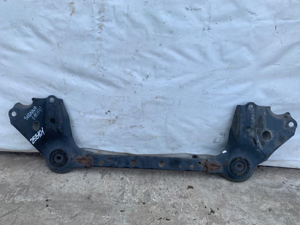 544C4-1KA0B | Крепление балки подвески передн. NISSAN JUKE 10-19