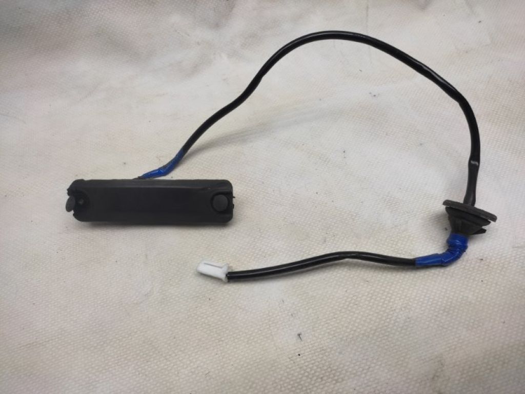 84840-30230-C0 | Кнопка открывания багажника наружная LEXUS GS350 GS300 05-11