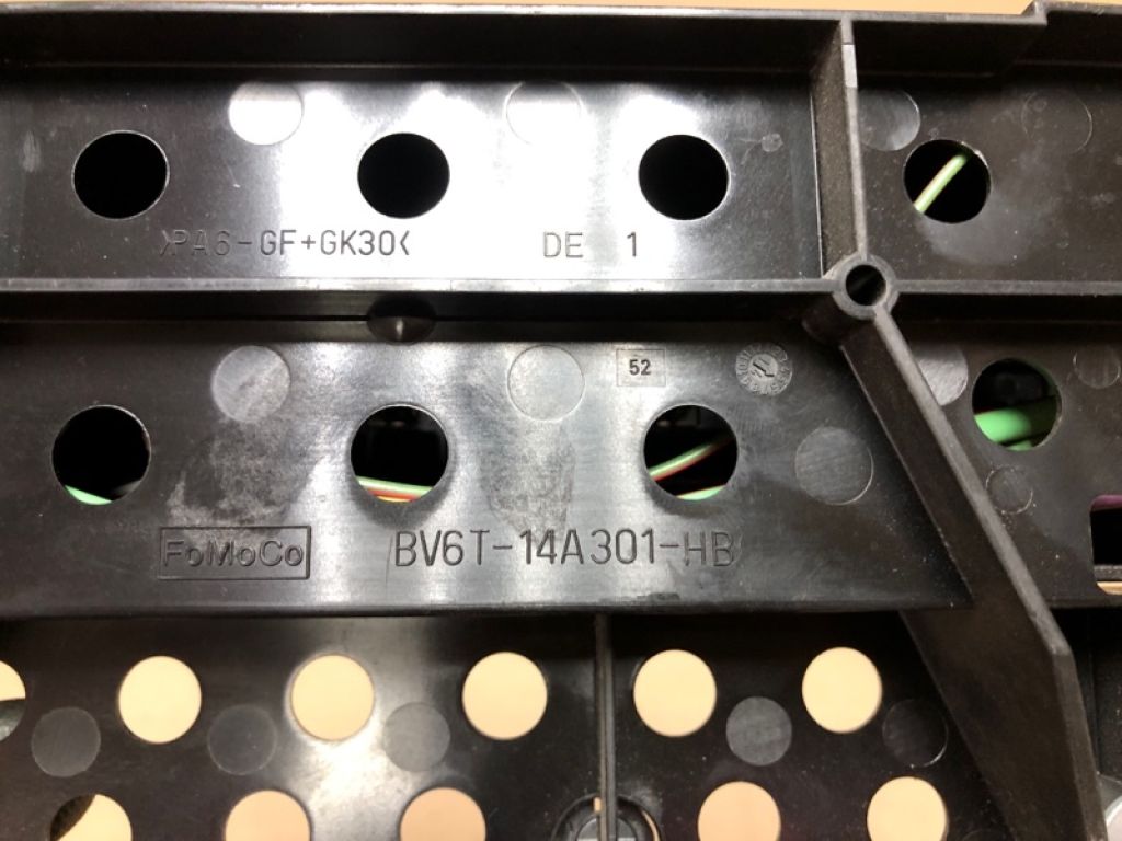 BV6T-14A301-HB | Блок запобіжників салон задн. FORD FOCUS 10-18 - Фото 6