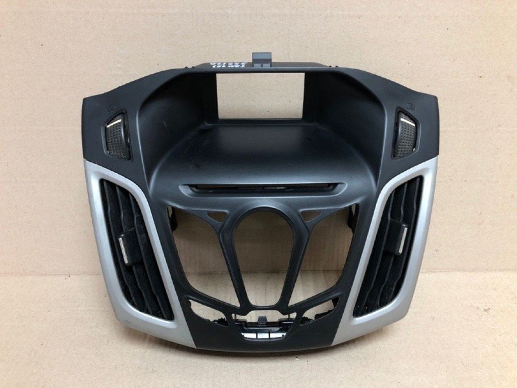 CV6Z-18842-JA | Накладка торпедо під магнітолу FORD FOCUS 10-18