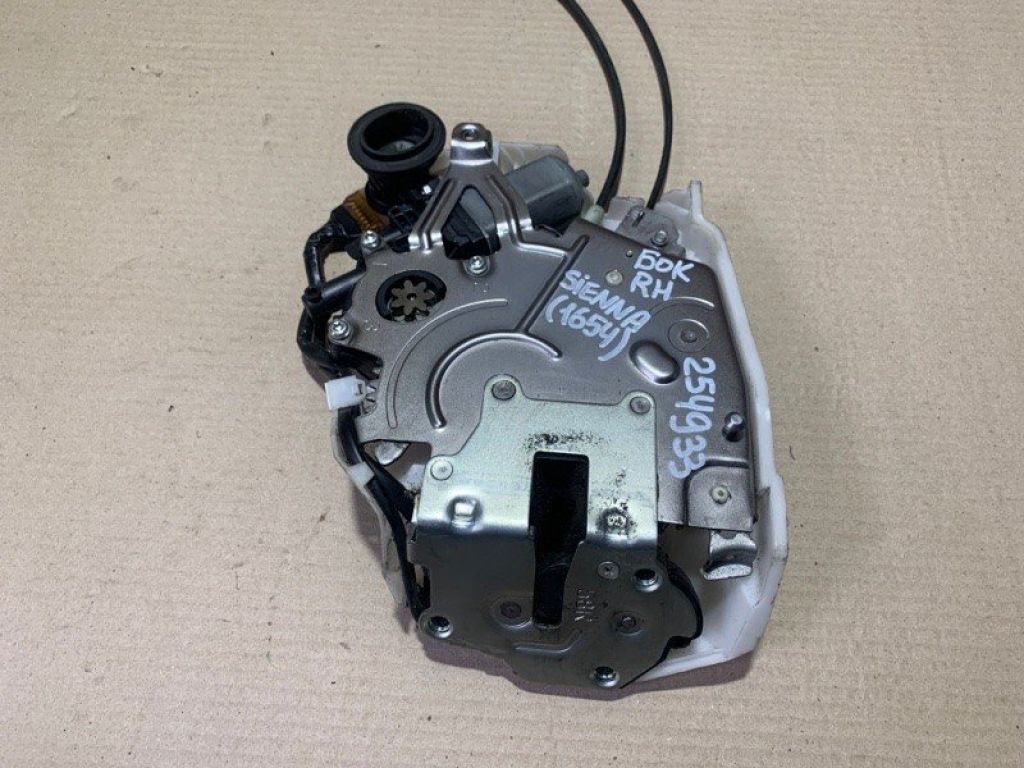 69200-08020 | Замок двери боковой задн. прав. TOYOTA SIENNA 11-16