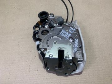 Замок двері бічної задн. прав. TOYOTA SIENNA 11-16