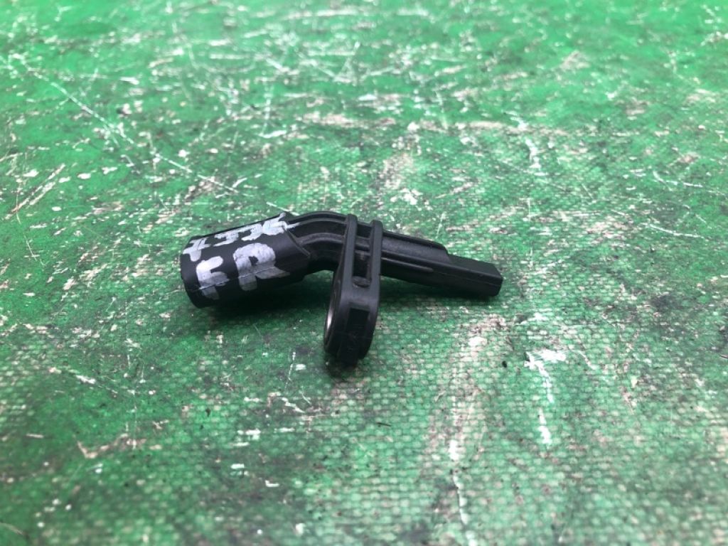WHT 003 856 | Датчик ABS передн. прав. VOLKSWAGEN PASSAT B7 11-15