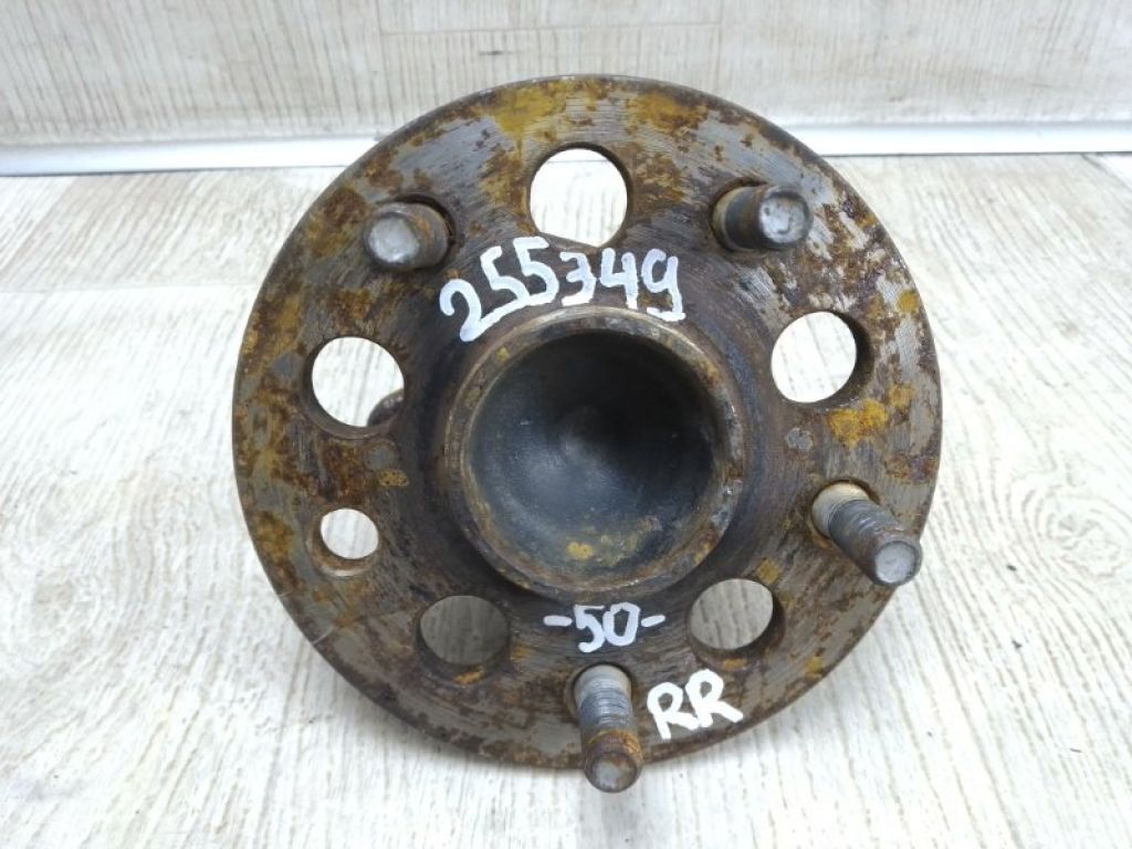4245006110 | Маточина колеса задн. прав. TOYOTA CAMRY 50 12-15