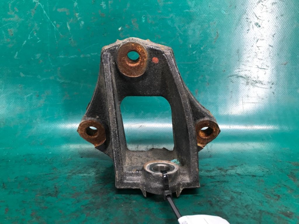 12311-0P070 | Кронштейн двигателя передн. TOYOTA SIENNA 11-16