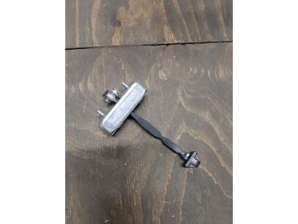 68630-48030 | Ограничитель двери задн. прав. LEXUS RX300/330/350/400 03-09