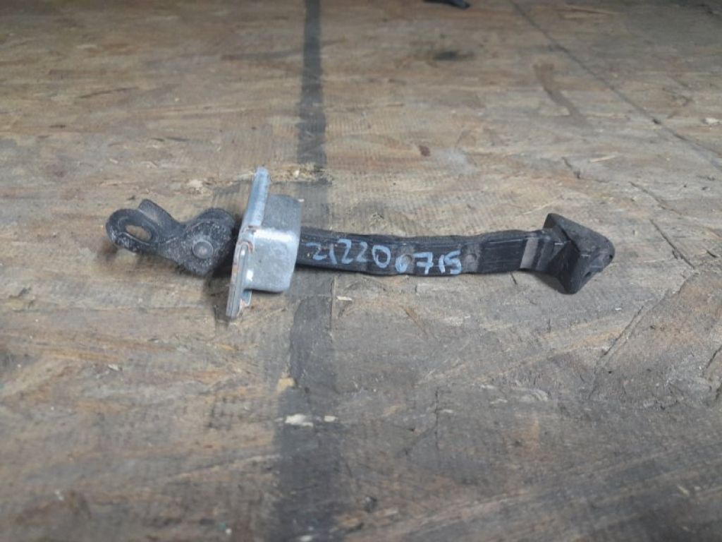 BBM458270C | Ограничитель двери передн. лев. MAZDA 3 BL 09-13