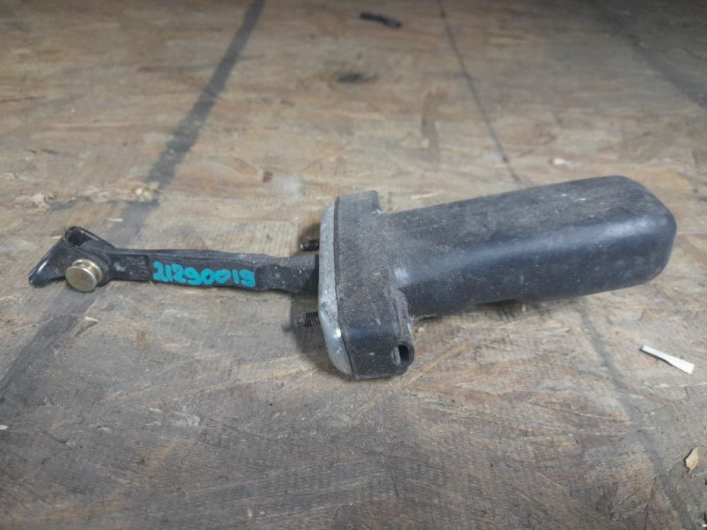 68620-50030 | Обмежувач дверей передн. лів. LEXUS LS430 00-06