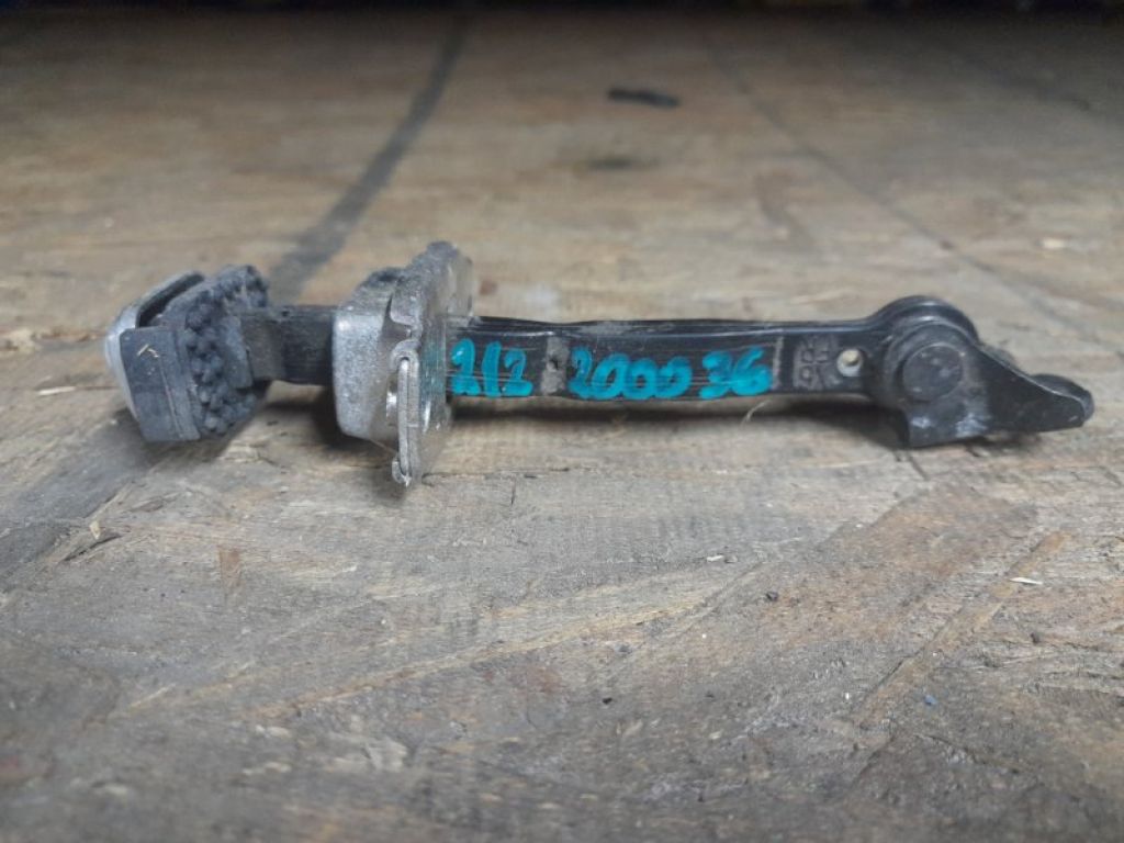 72340-TX6-A01 | Обмежувач дверей передн. прав. ACURA ILX 12-16