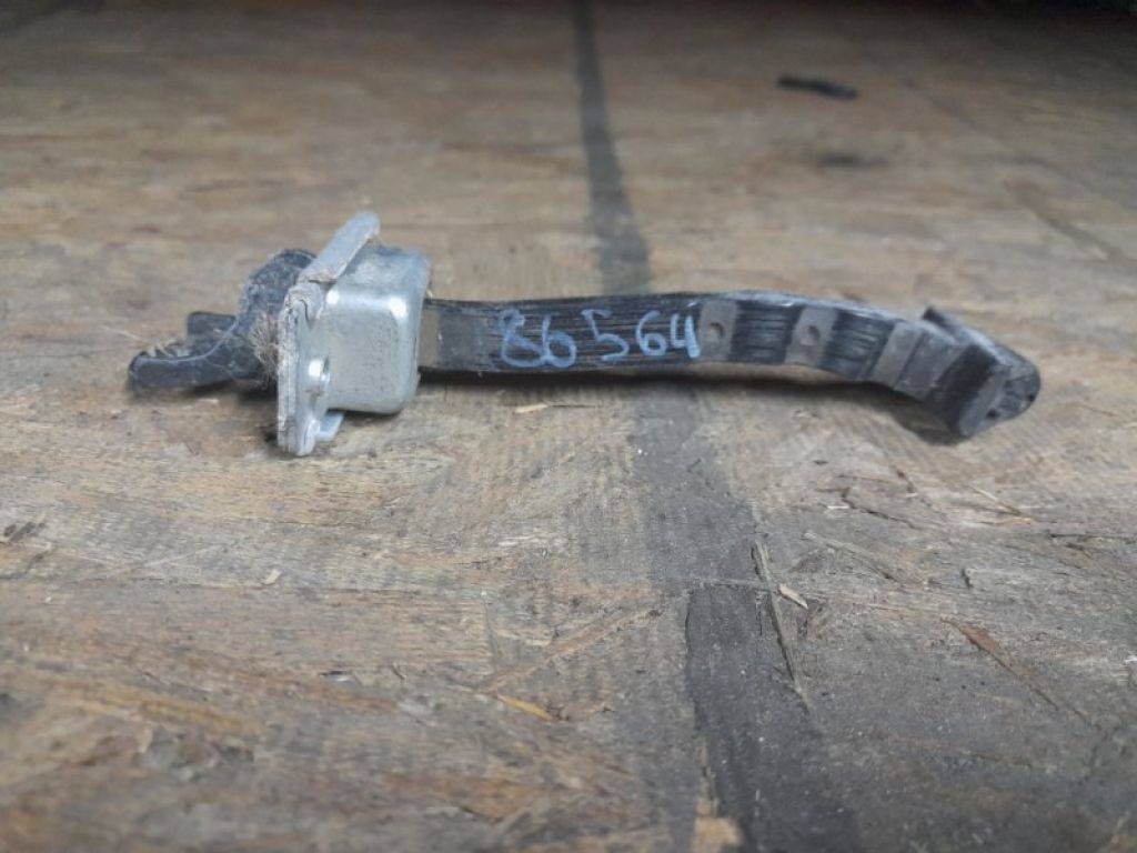 BBM4-72-270A | Ограничитель двери задн. лев. MAZDA 3 BL 09-13