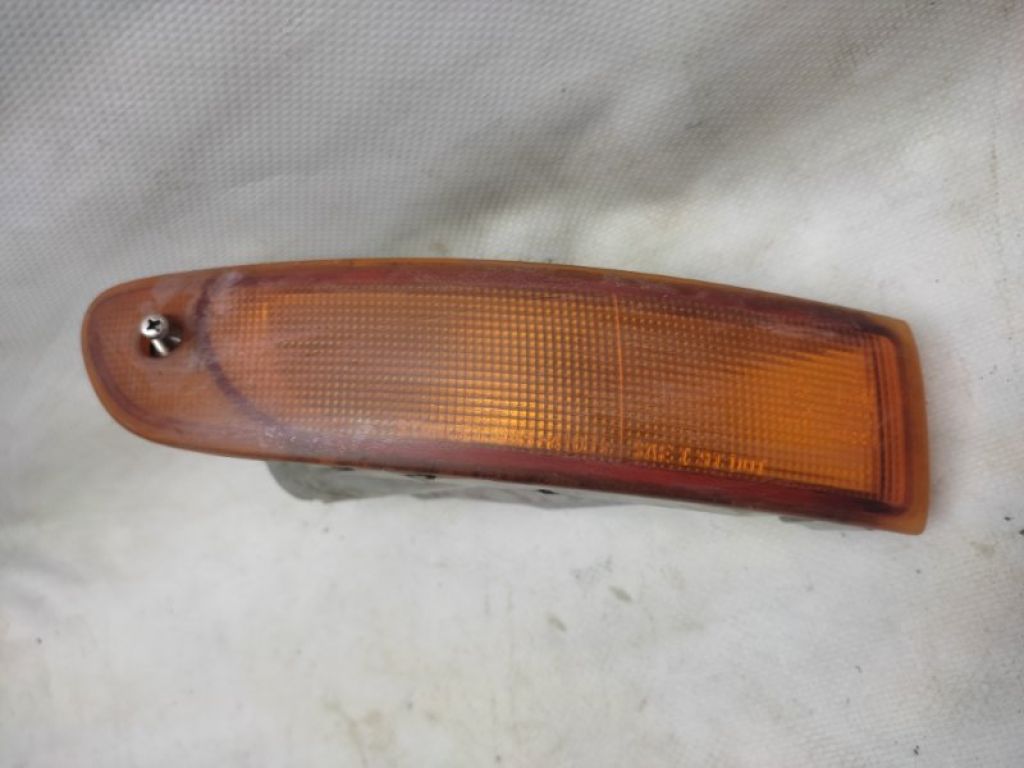T001-51-35XA | Повторювач повороту у бампер передн. прав. MAZDA XEDOS 9 X9 (TA) 93-02