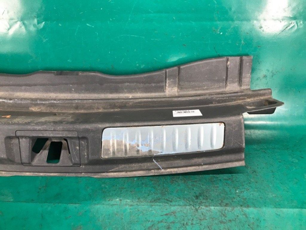 84992-5DK0A | Накладка на поріг багажника INFINITI QX30 16-20 - Фото 4