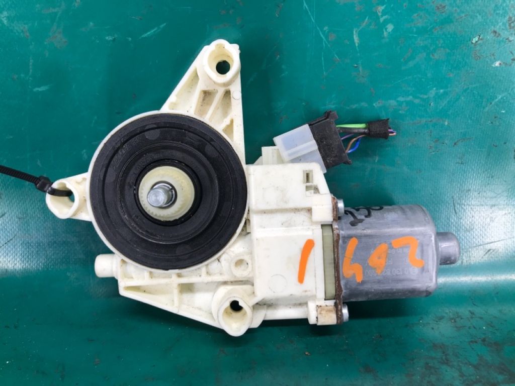 80731-5DM0A | Моторчик склопідйомника передн. лів. INFINITI QX30 16-20