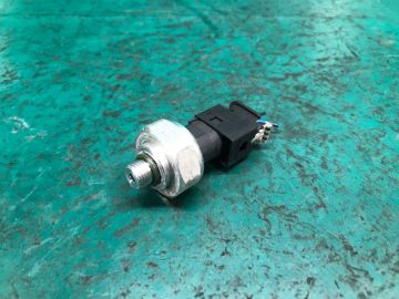 Датчик тиску кондиціонера INFINITI QX30 16-20 Датчик тиску кондиціонера INFINITI QX30 16-20